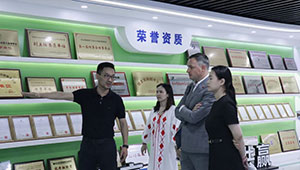 荷蘭駐滬總領(lǐng)事館官員一行蒞臨托普云農(nóng)考察調(diào)研