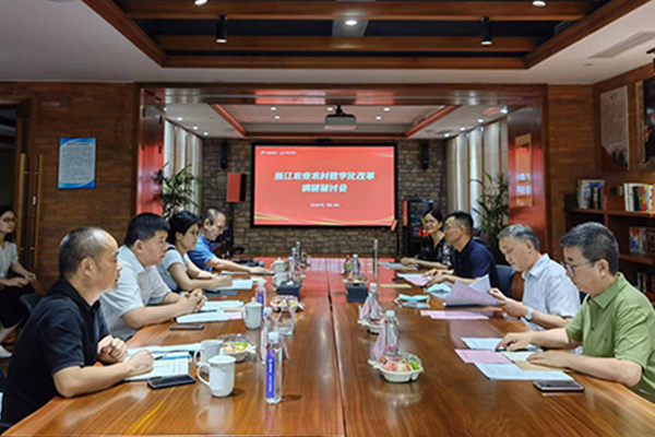 農業農村部信息中心主任王小兵一行蒞臨托普云農考察調研