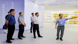 拱墅區人大常委會黨組書記、主任鮑一飛帶隊走訪托普云農