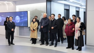 周國富率浙江大學校友代表團考察托普云農